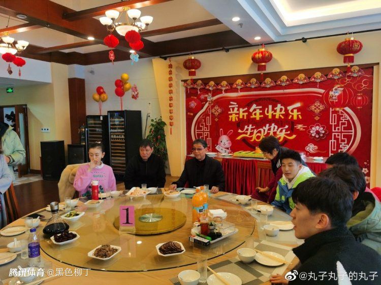 朱丽安;摩尔则要演绎出性格迥异的姐妹两人，还要完成从温柔妻子到蛇蝎美人的转变